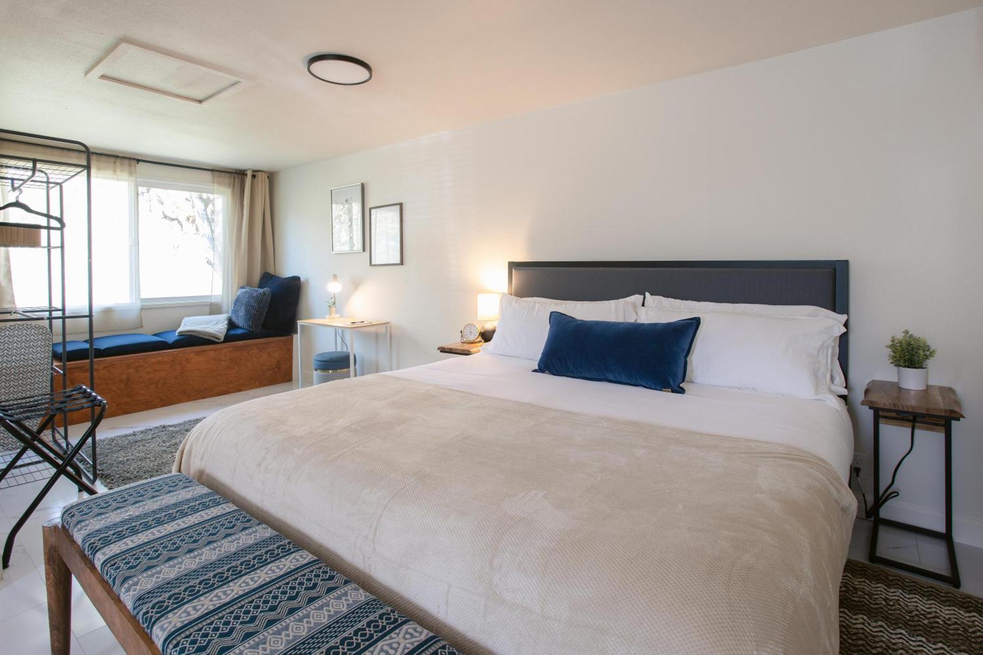 Hotel Waterfront River